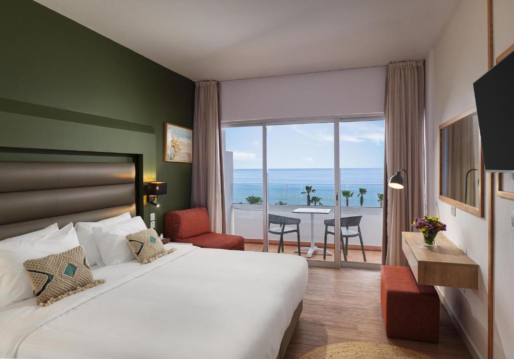 Leonardo Cypria Bay, 4* | Paphos 