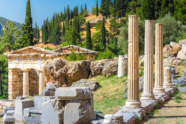 Sterea Ellada-Delphi-At the archeological site
