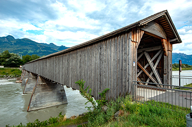 Liechtenstein-Vaduz-Ξύλινη γέφυρα