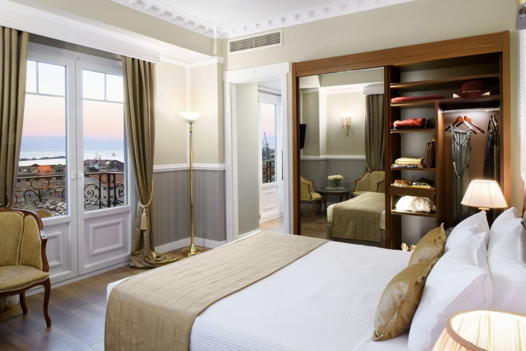 Mediterranean Palace, 5*
